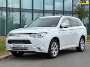 Mitsubishi Outlander - 2.0 PHEV Executive Edition // NL Auto // Trekhaak // Navi //