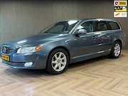 Volvo V70 - 1.6 T4 Momentum CLIMATE CRUISE CONTROL NAVIGATIE TREKHAAK PD