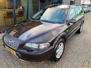 Volvo XC70 - 2.5 T AWD Automaat Comfort LEER / SUNROOF / YOUNGTIMER