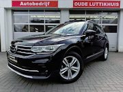Volkswagen Tiguan - 1.5TSI 150PK DSG Elegance Pano IQ-Light Virtual ACC Trekhaak