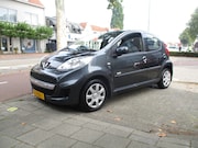 Peugeot 107 - 1.0-12V Millesim 200 5-drs / AIRCO / TREKHAAK / i.z.g.st / 1