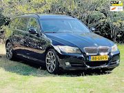 BMW 3-serie - Touring 320i Business Line/Automaat/Treakhaak/NL Auto