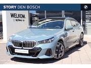 BMW 5-serie - 550e xDrive M Sport Automaat / Panoramadak / Achteruitrijcam