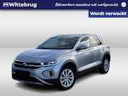 Volkswagen T-Roc - 1.5 TSI 150pk Style DSG Automaat / Trekhaak / Digital Cockpi