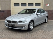BMW 5-serie - 520i High Executive + 1E EIG|Orig NL|Dealer onderhouden