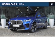 BMW iX2 - eDrive20 M Sport / Panoramadak / Sportstoelen / Parking Assi