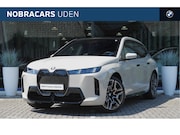 BMW iX - xDrive60 M Sport / Panoramadak Sky Lounge / Comfort Access /