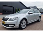 Skoda Octavia - Combi 1.6 TDI Ambition AUTOMAAT NAVI PSENSOR CRUISE TREKHAAK