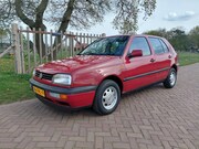 Volkswagen Golf - 1.8 GL