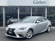 Lexus IS-Serie - 300h First Edition | Trekhaak, Parkeersensoren, Keyless, 17