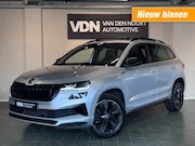 Skoda Karoq - 1.5 TSI Sportline Business DSG Pano Virtual ACC Trekhaak Sto
