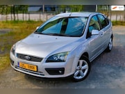 Ford Focus - 1.8 16V Ambiente Flexifuel Navi PDC Trekhaak Cruise Stoelver