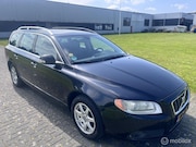 Volvo V70 - 2.4 D5 Momentum Automaat / Navi / Cruise / Airco / Leder / T