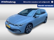 Volkswagen Golf - 1.4 eHybrid Style / Pano / Navigatie / App connect / Trekhaa