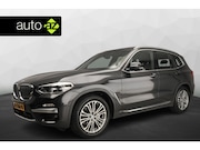 BMW X3 - xDrive20i Panoramadak / Trekhaak / Sportstoelen / Park -assi