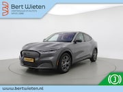 Ford Mustang - Mach-E RWD 75 kWh | Geen import | Trekhaak | Panoramadak