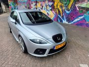 Seat Leon - 1.6 geheel fr look dikke 19 inch velgen ijskoude airco stere