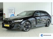 BMW i5 - Touring M60 xDrive 84 kWh 601PK | SOH 97% | 4-Wielsturing | 