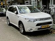 Mitsubishi Outlander - 2.0 PHEV instyle LEES TEKS / READ TEXT