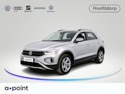 Volkswagen T-Roc - 1.5 TSI Life 75 Edition 150 pk Automaat | Navigatie | Trekha