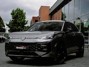 Volkswagen T-Roc - 1.5 eTsi R-Line 150pk Pano Trekhaak Keyless Camera Stoel/Stu