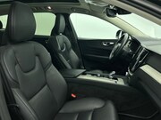 Volvo XC60 - 2.0 T8 Twin Engine AWD Momentum Pro | Trekhaak | Leder | Cli