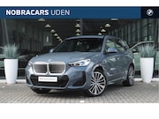 BMW iX1 - eDrive20 M Sport / Panoramadak / Sportstoelen / M Adaptief o