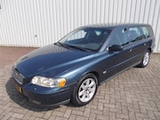 Volvo V70 - 2.4 Momentum Automaat 7 Pers. ( APK KEURING BIJ AFLEVERING )