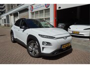 Hyundai Kona - EV Premium 64 kWh | SOH 99.2% | Trekhaak | Leer | Adaptive +
