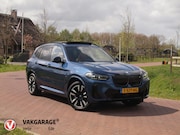 BMW iX3 - Executive 80 kWh | Panoramadak | Camera | Sfeerverlichting |