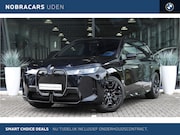 BMW iX - xDrive60 M Sport / Panoramadak Sky Lounge / Parking Assistan